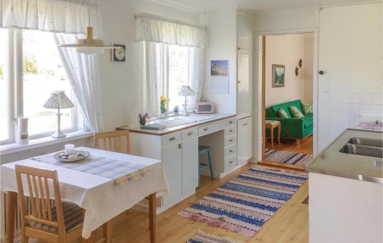 1 Bedroom Beautiful Home In Lidkoeping Sjövik エクステリア 写真